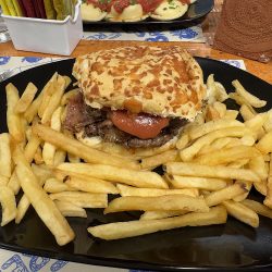 8 Mares Restó