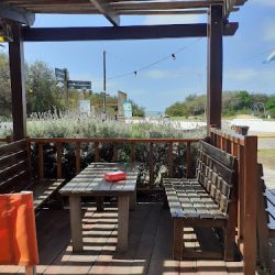 Bar De Playa Me Quedo Aquí