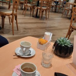 Karnak Cafe Vermut